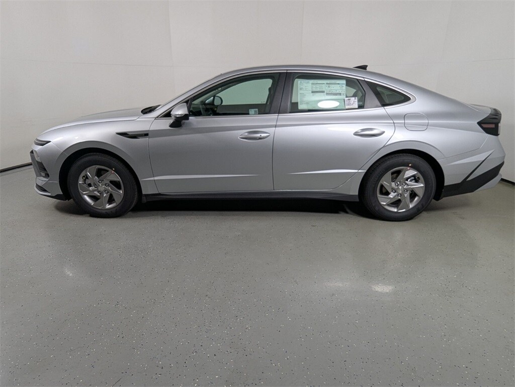 New 2025 Hyundai Sonata SE Sedan