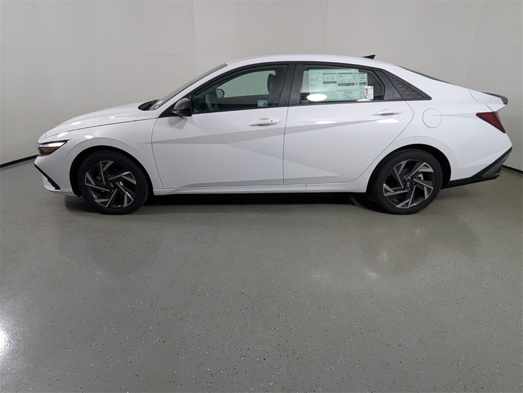 2025 Hyundai Elantra SEL Sport photo 4