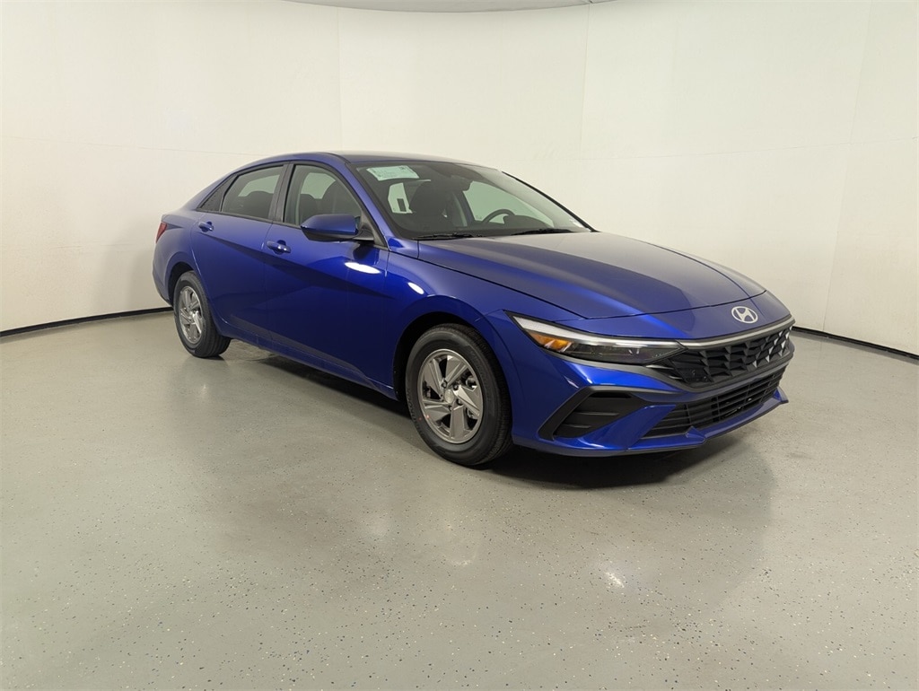 2025 Hyundai Elantra SE's photo