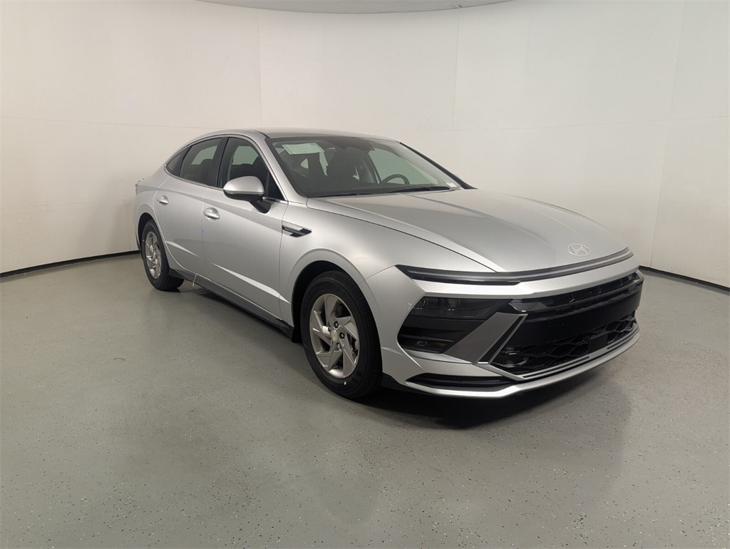 2025 Hyundai Sonata SE's photo