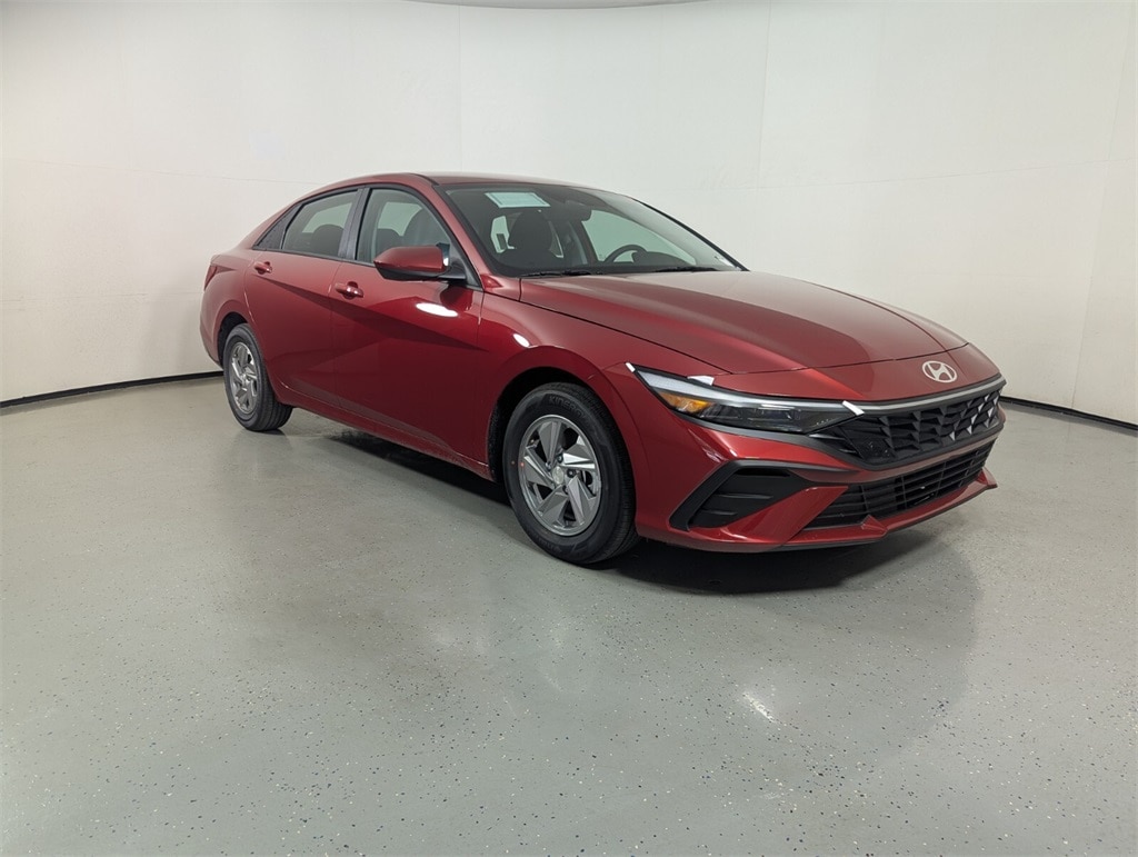 2025 Hyundai Elantra SE's photo