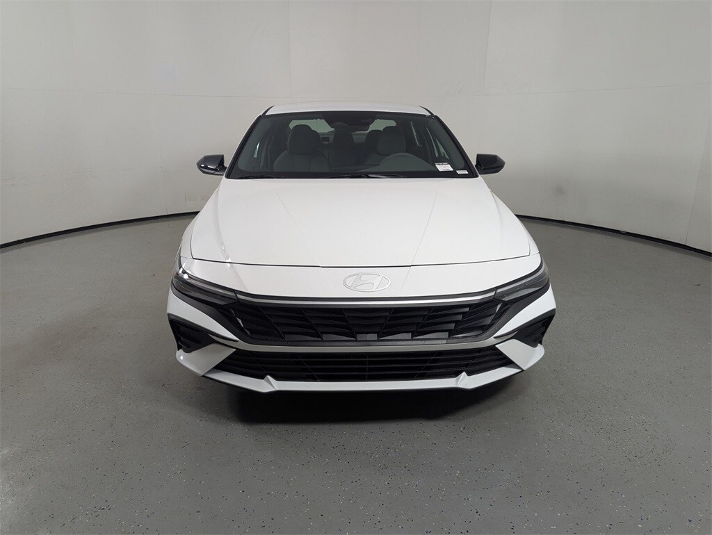 2025 Hyundai Elantra SEL Sport photo 2