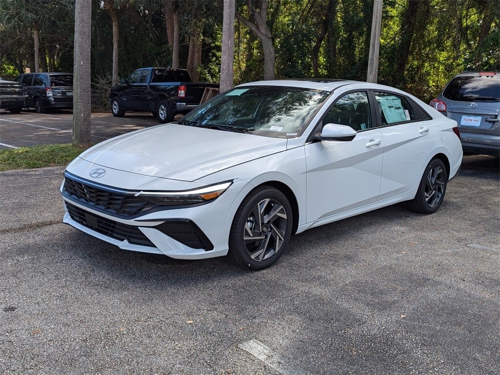 2025 Hyundai Elantra SEL Convenience photo 3