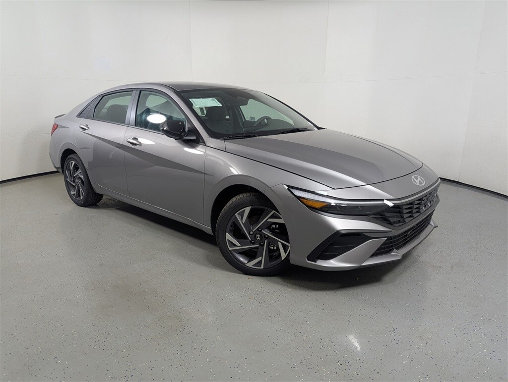 New 2025 Hyundai Elantra SEL Sedan