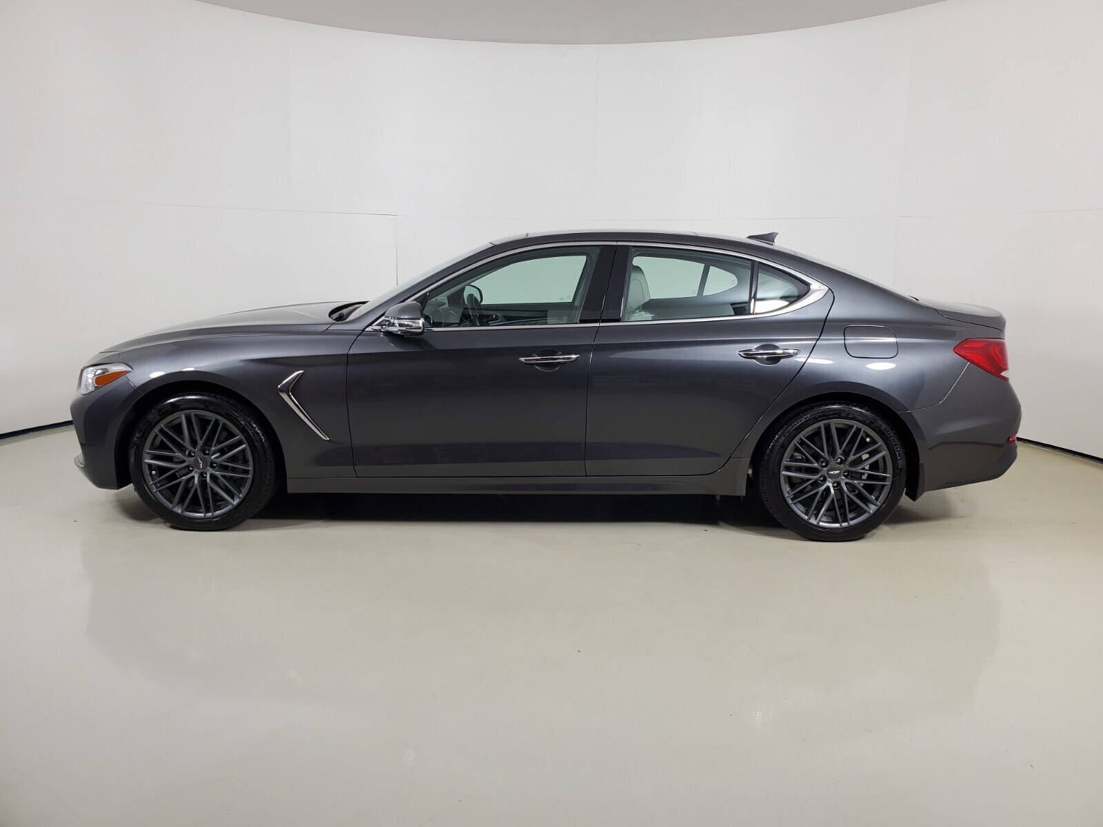 2019 Genesis G70 2.0T Advanced photo 4
