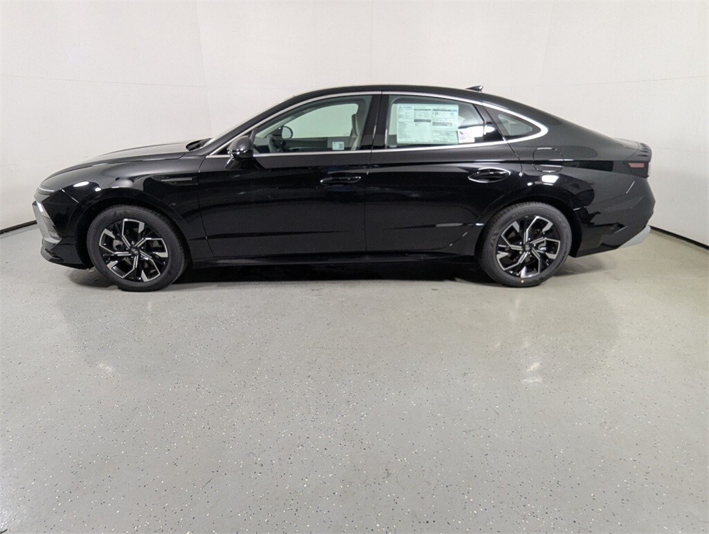 New 2025 Hyundai Sonata SEL Sedan