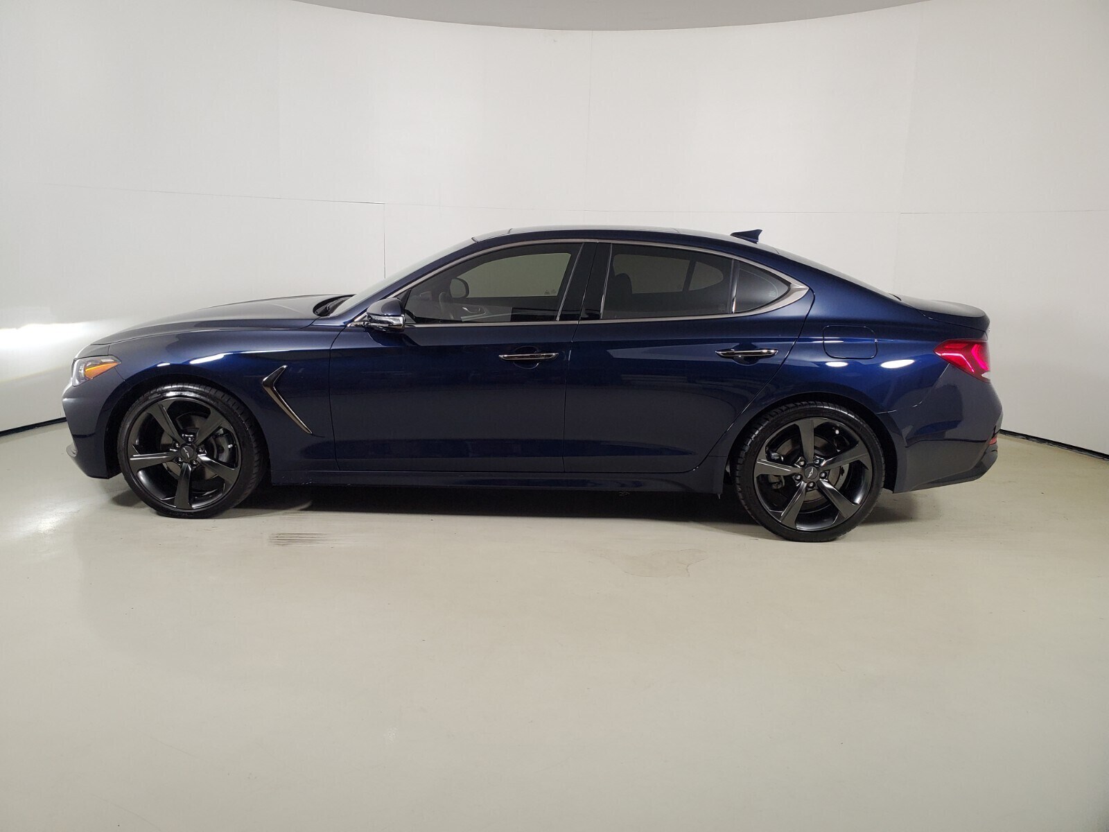 2019 Genesis G70 2.0T Advanced photo 4