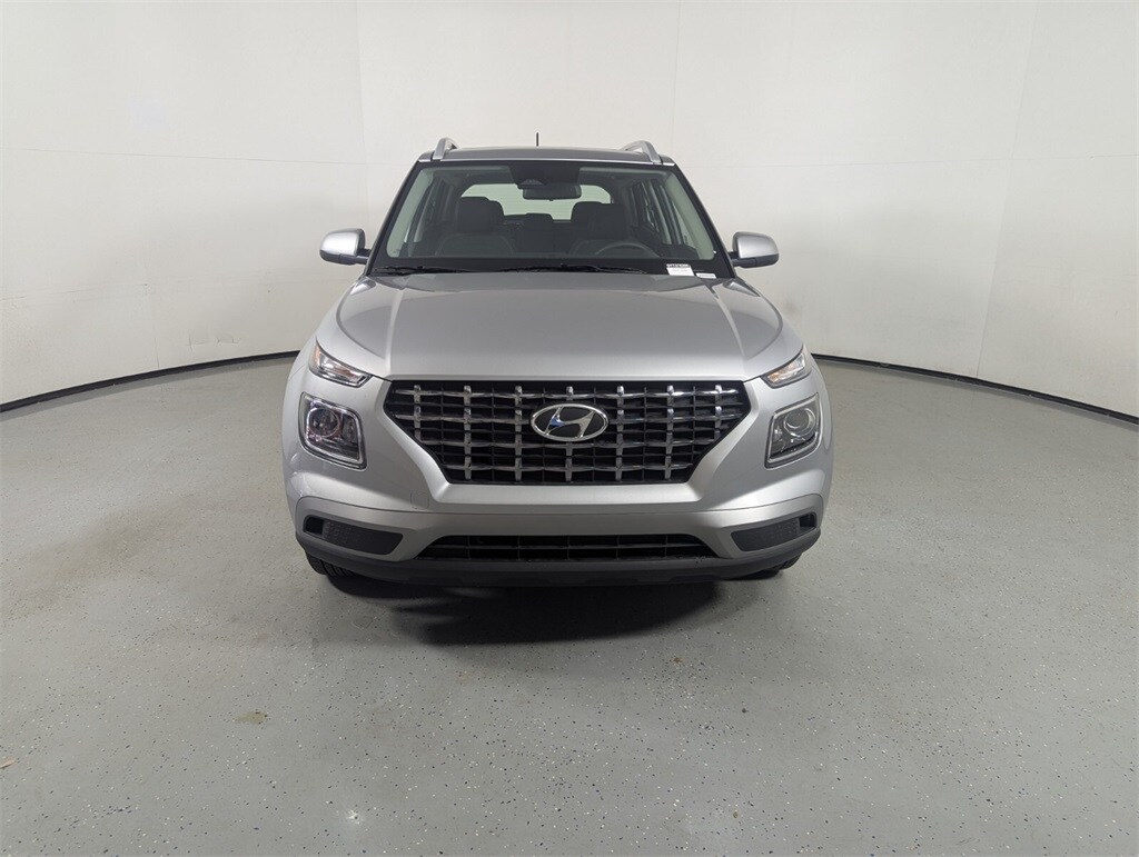2025 Hyundai Venue SEL photo 2