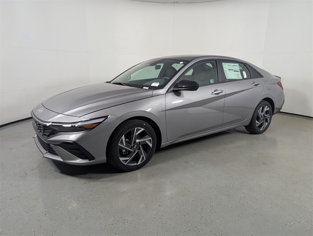 2025 Hyundai Elantra SEL Sport photo 3