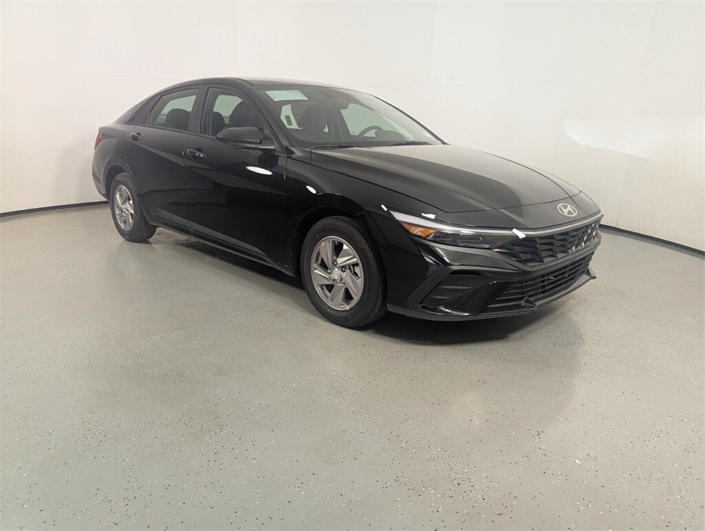 2025 Hyundai Elantra SE's photo