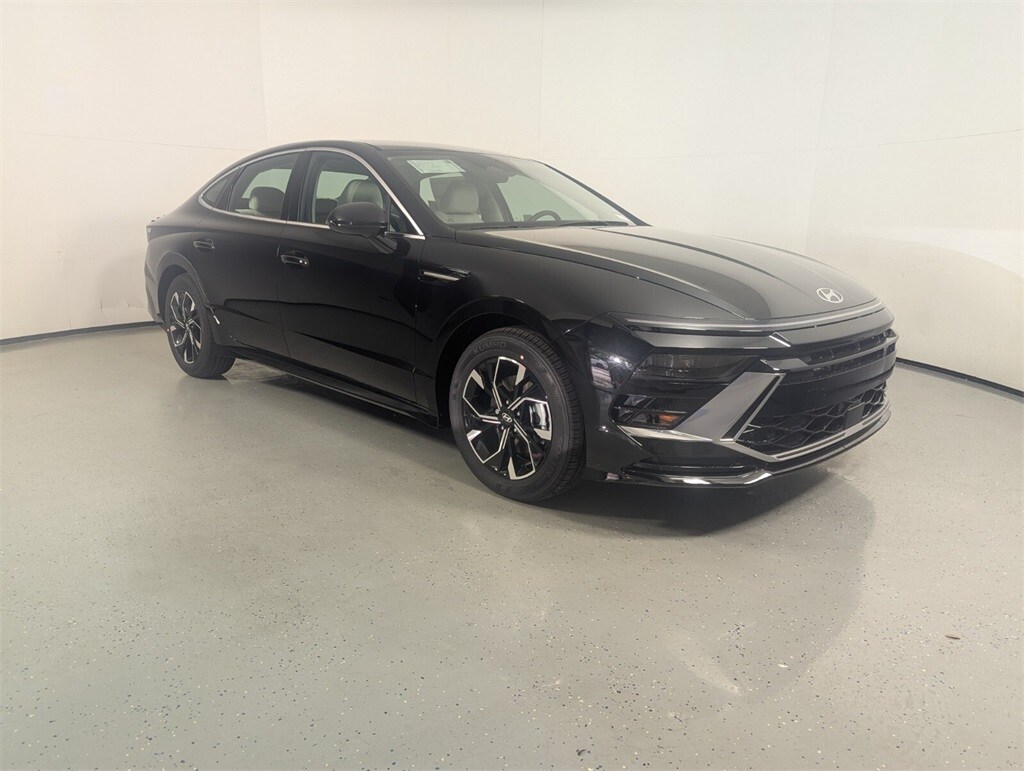 New 2025 Hyundai Sonata SEL Sedan