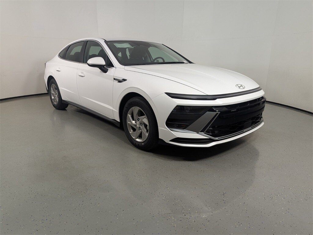 2025 Hyundai Sonata SE's photo