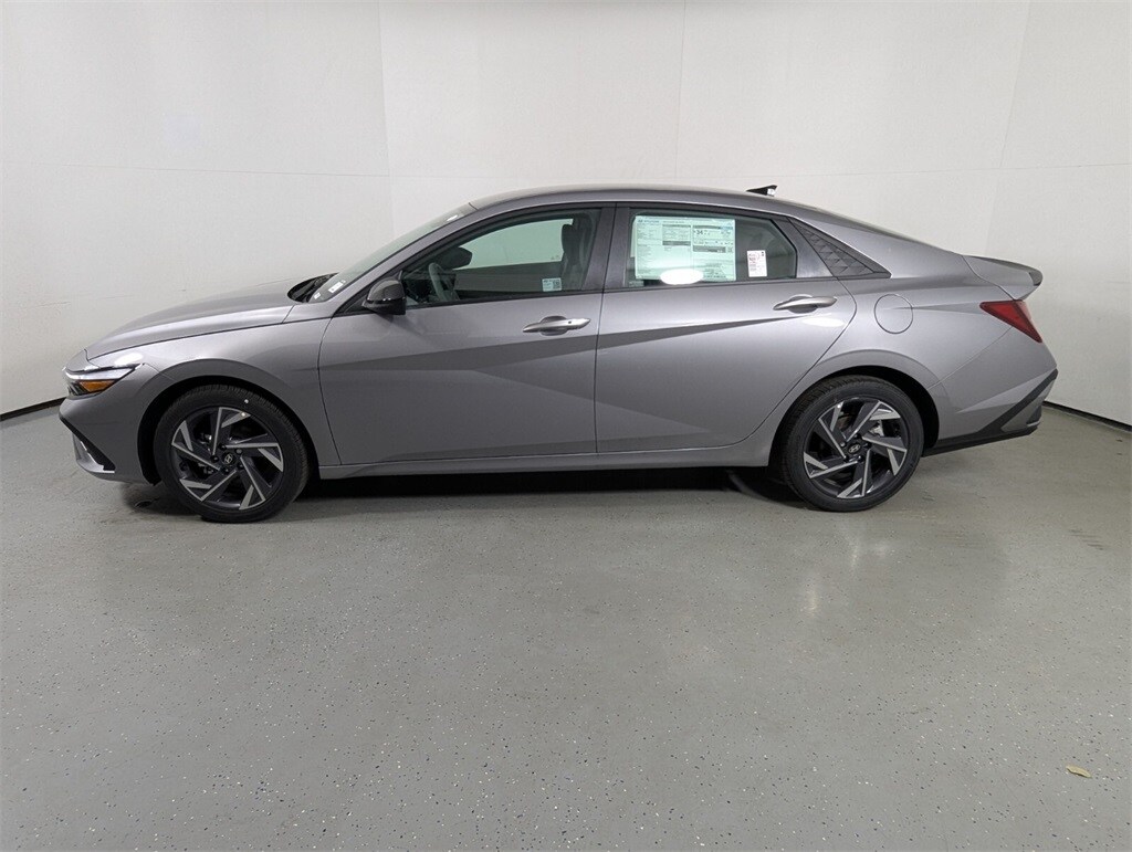 New 2025 Hyundai Elantra SEL Sedan