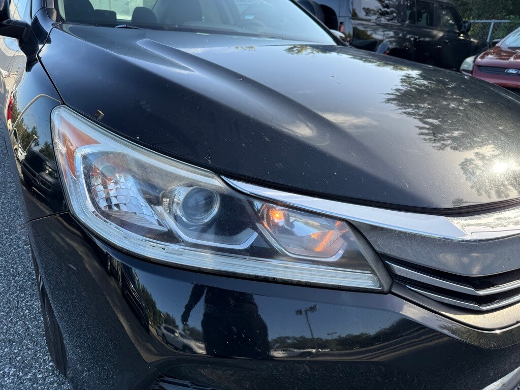 2017 Honda Accord LX photo 3