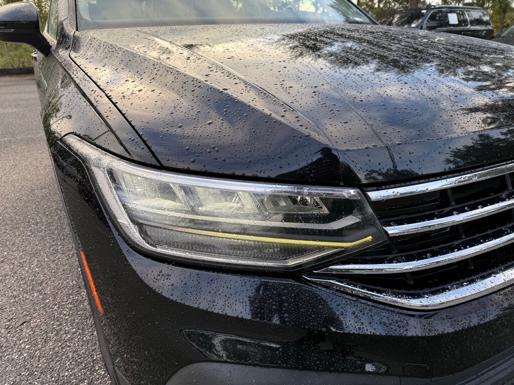 2022 Volkswagen Tiguan SE photo 2