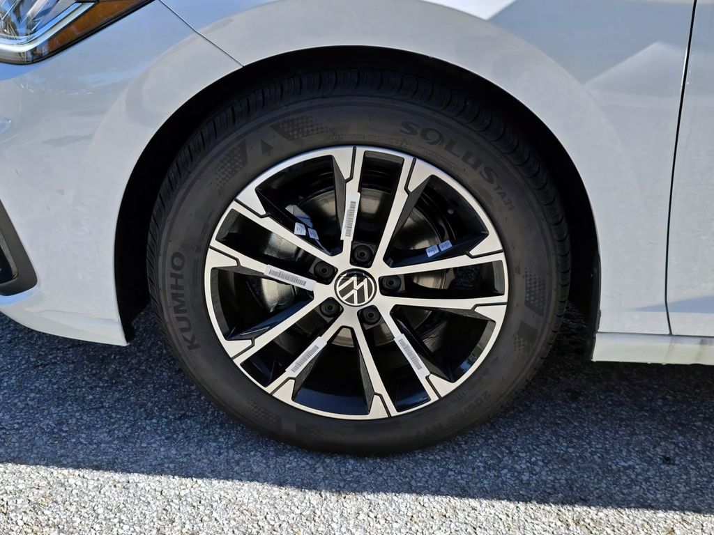 2025 Volkswagen Jetta Sport - Photo 10