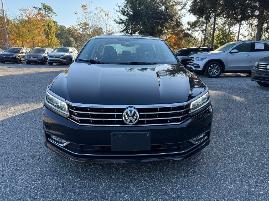2017 Volkswagen Passat SE photo 2