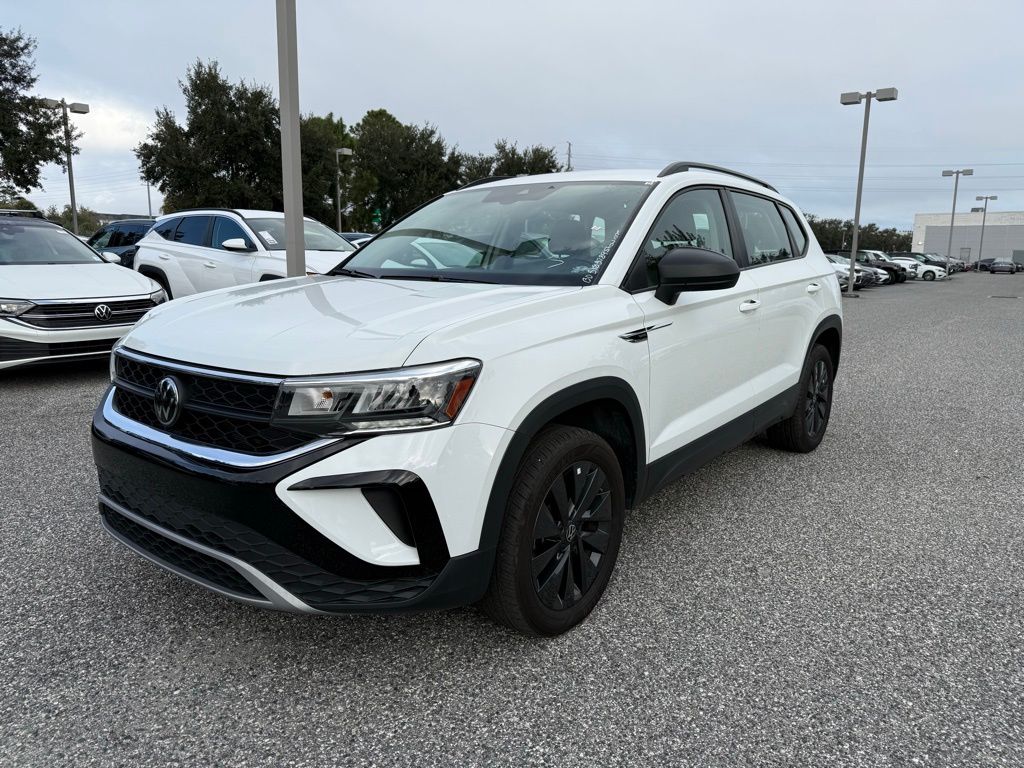 2024 Volkswagen Taos S's photo