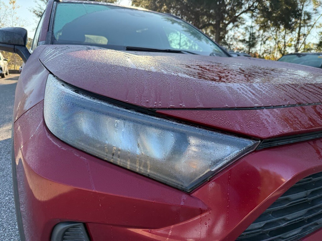 2019 Toyota RAV4 LE photo 4