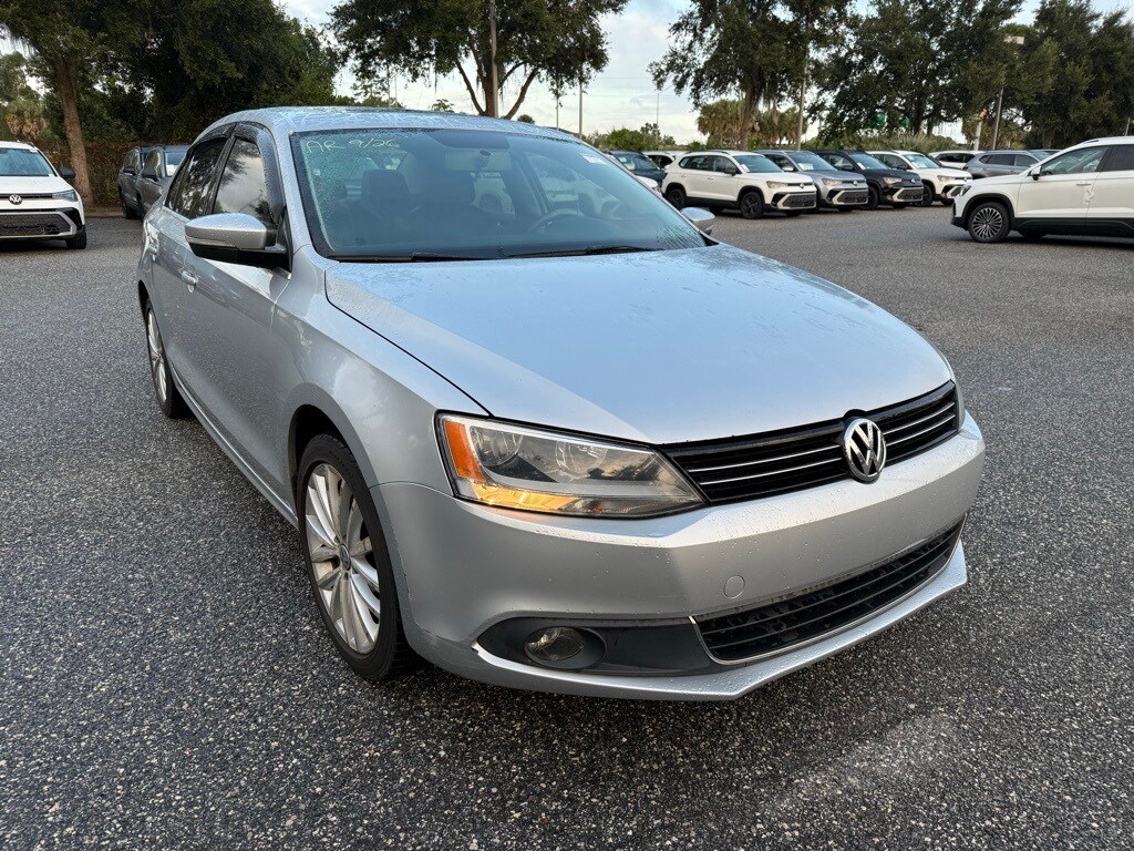 2014 Volkswagen Jetta 1.8T SEL photo 3