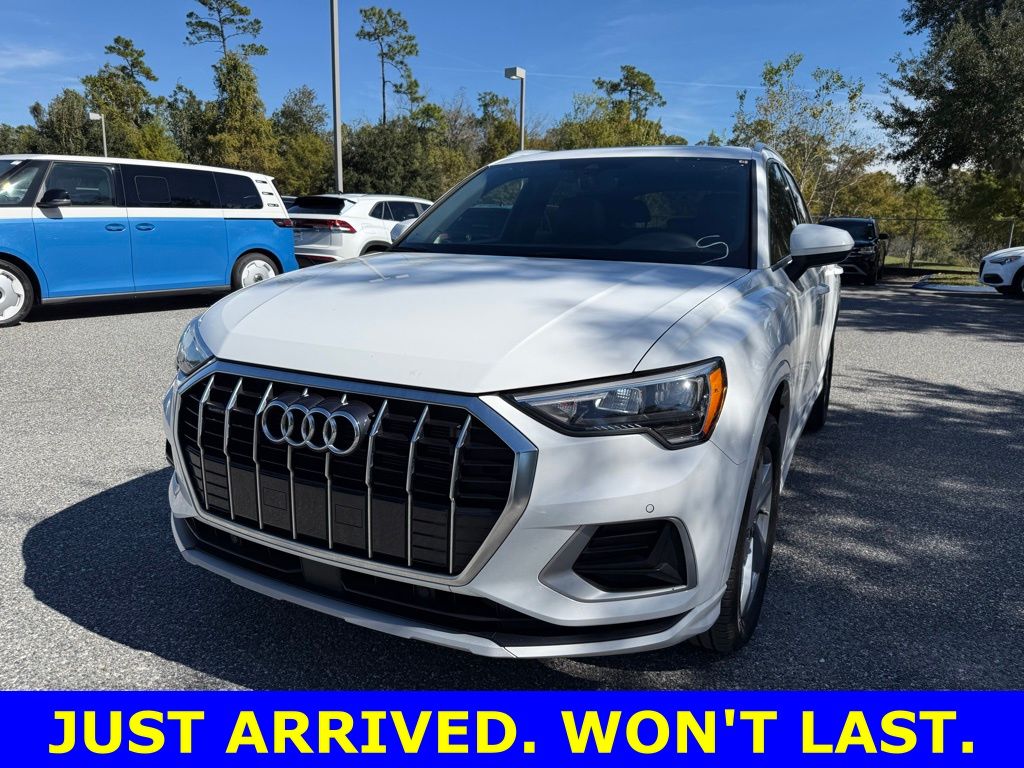 2022 Audi Q3 Premium's photo