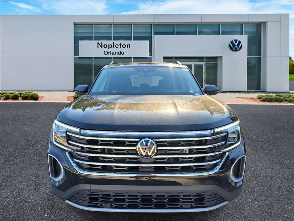 2026 Volkswagen Atlas SE photo 2
