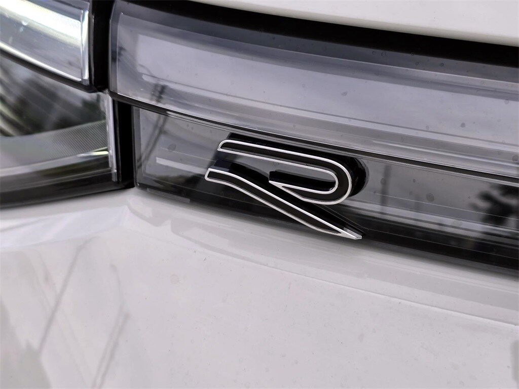 2026 Volkswagen Tiguan SE R-Line Black photo 2