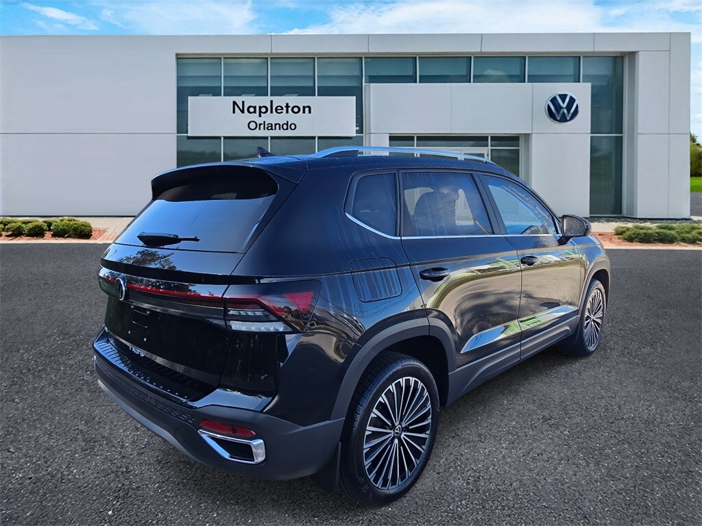 2025 Volkswagen Taos SE photo 4