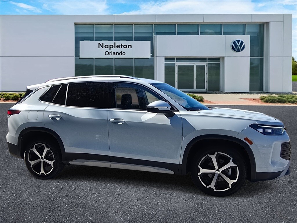 2025 Volkswagen Tiguan SE photo 3