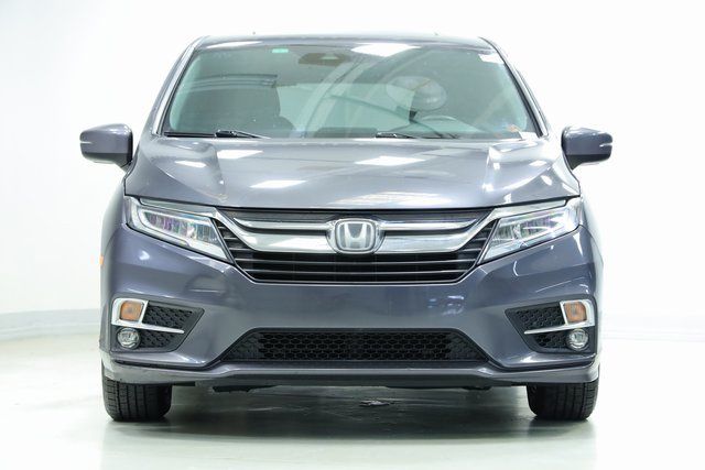 2018 Honda Odyssey Touring photo 2