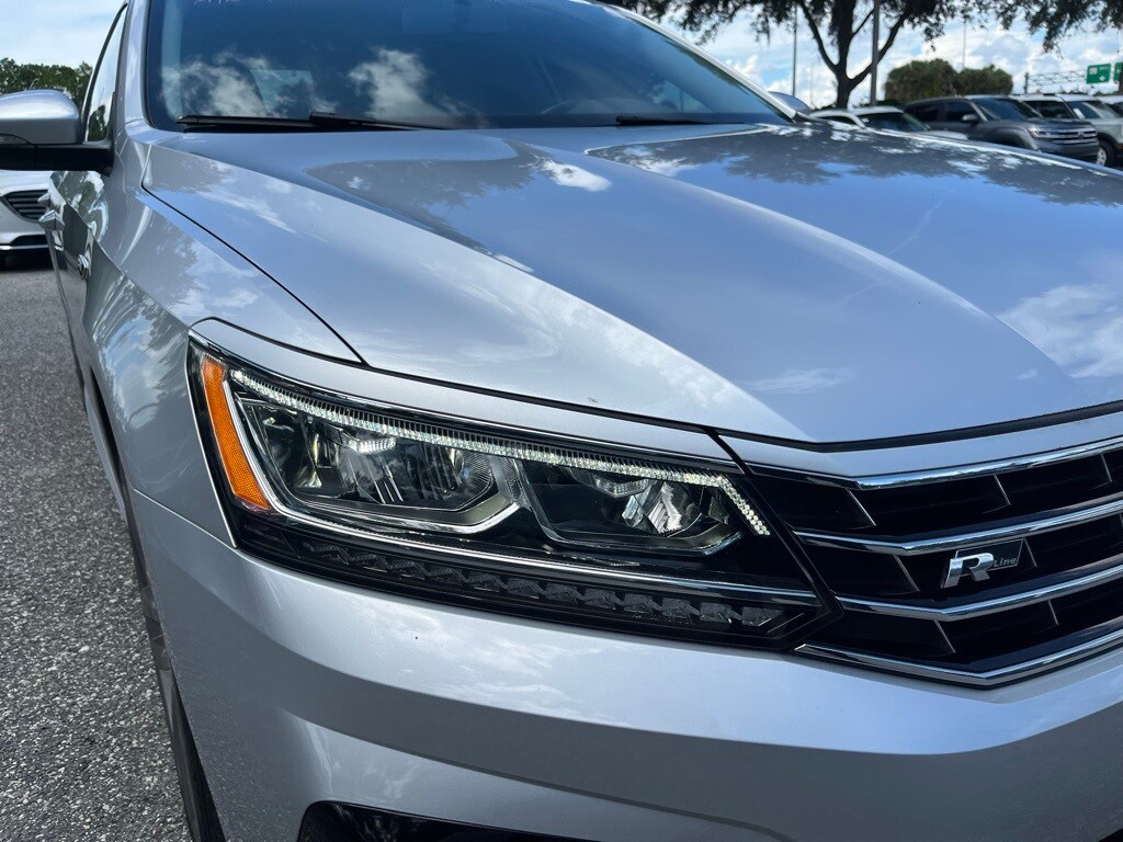 2018 Volkswagen Passat 2.0T R-Line photo 4
