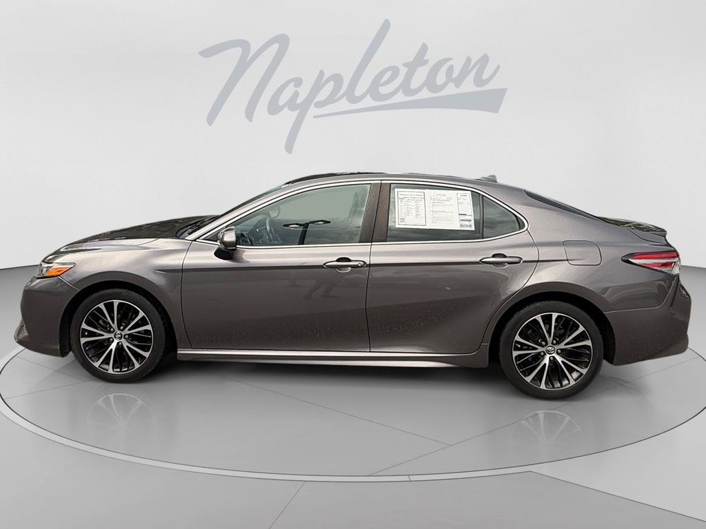 Used 2019 Toyota Camry SE Sedan