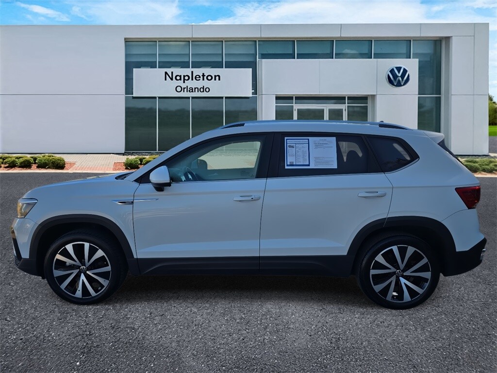 2024 Volkswagen Taos SE photo 3