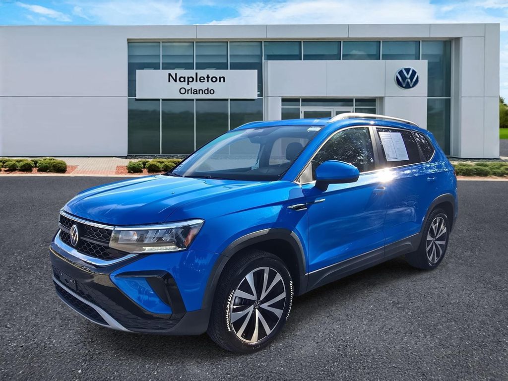 2022 Volkswagen Taos SE's photo