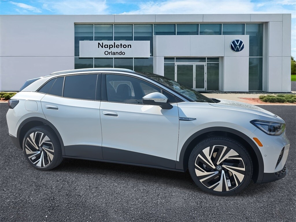 2025 Volkswagen ID.4 Pro Plus photo 3