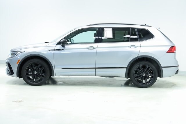 2022 Volkswagen Tiguan SE R-Line Black photo 4