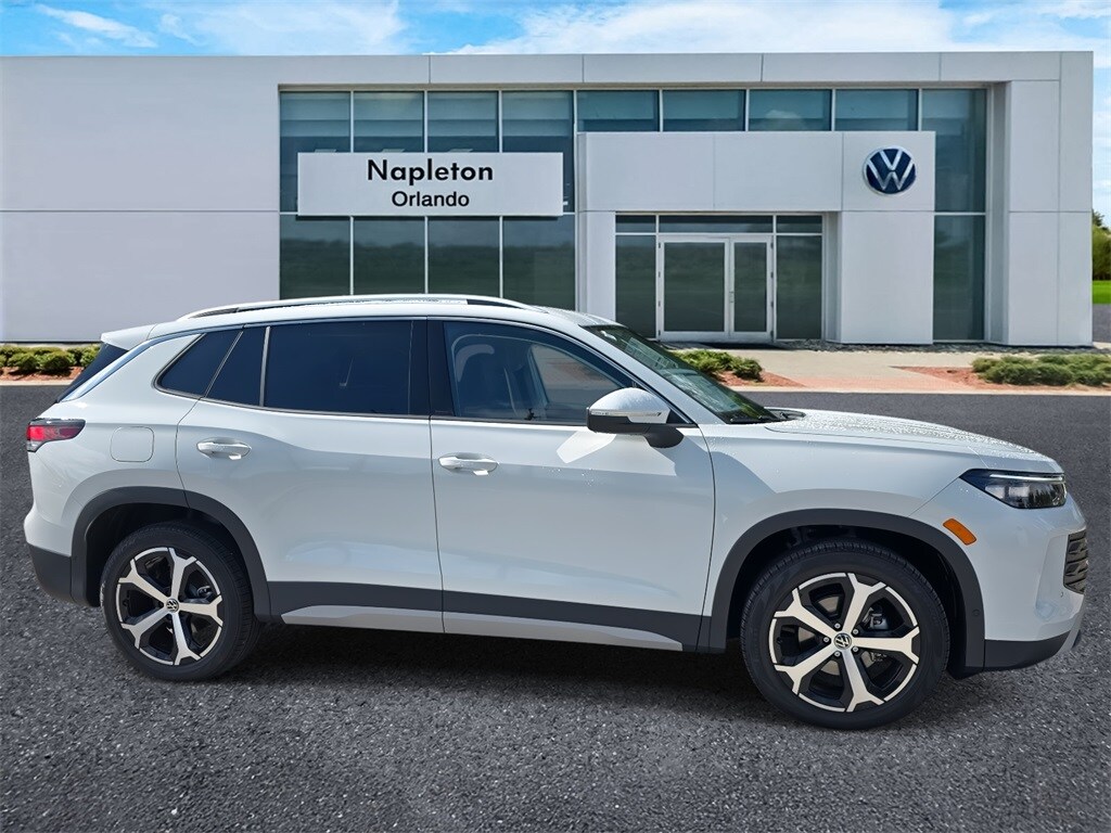 2025 Volkswagen Tiguan SE photo 3