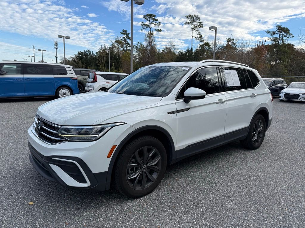 2022 Volkswagen Tiguan SE's photo