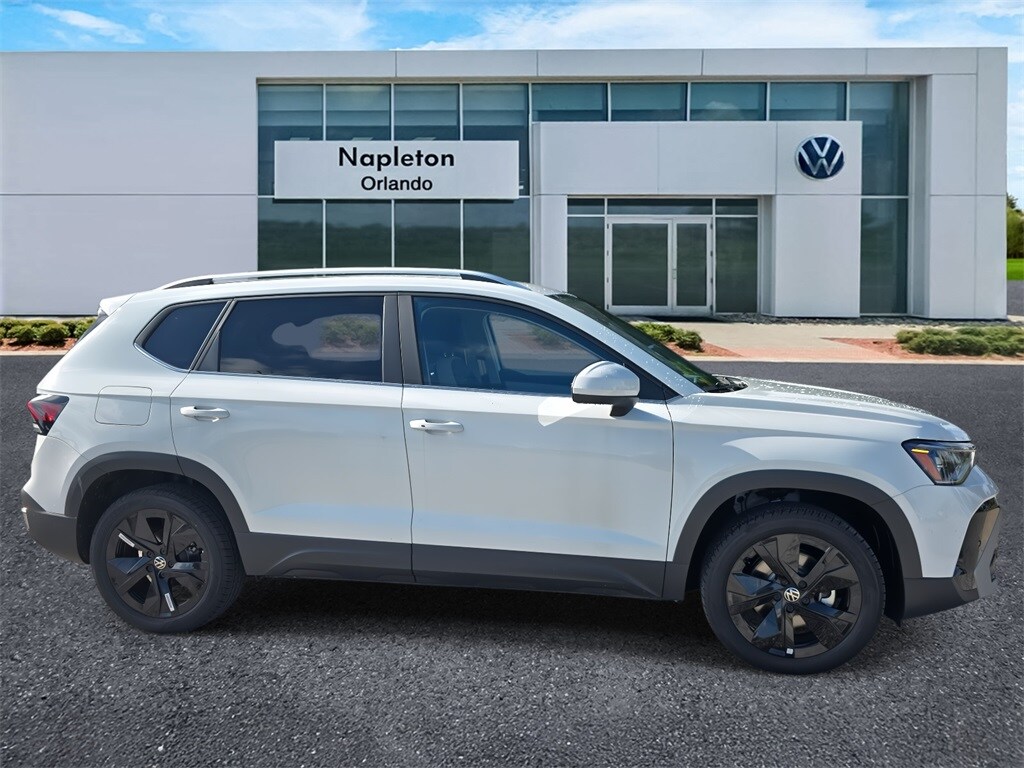 2025 Volkswagen Taos SE photo 2