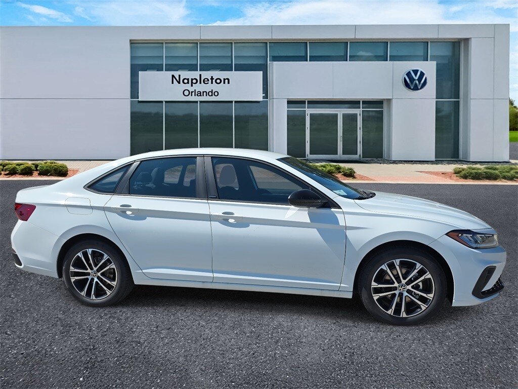 2025 Volkswagen Jetta 1.5T Sport photo 3