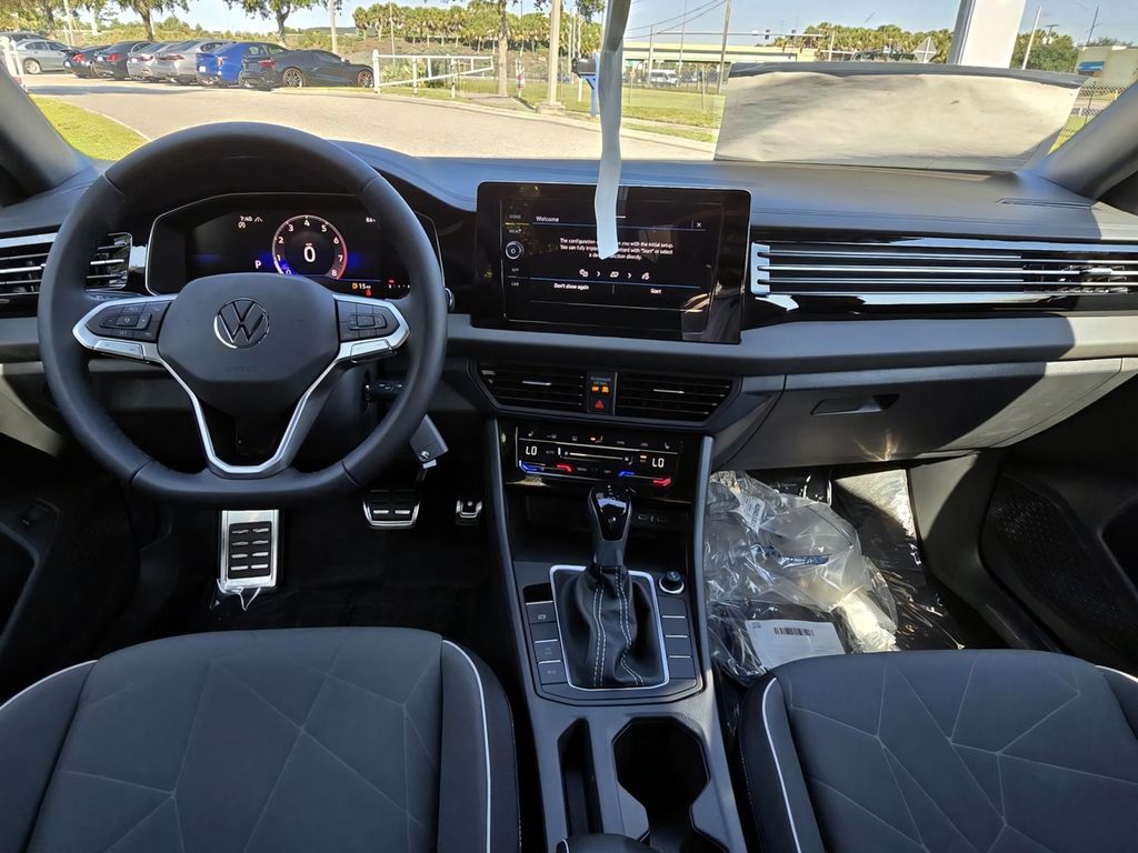 2025 Volkswagen Jetta Sport - Photo 11