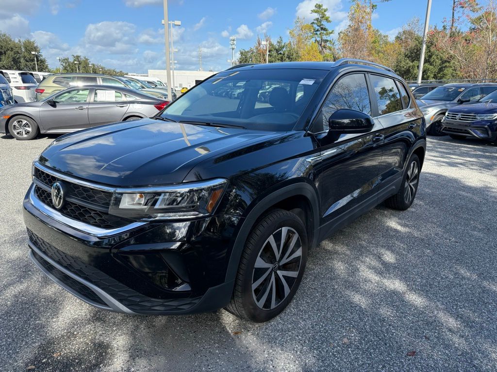 2022 Volkswagen Taos SE's photo