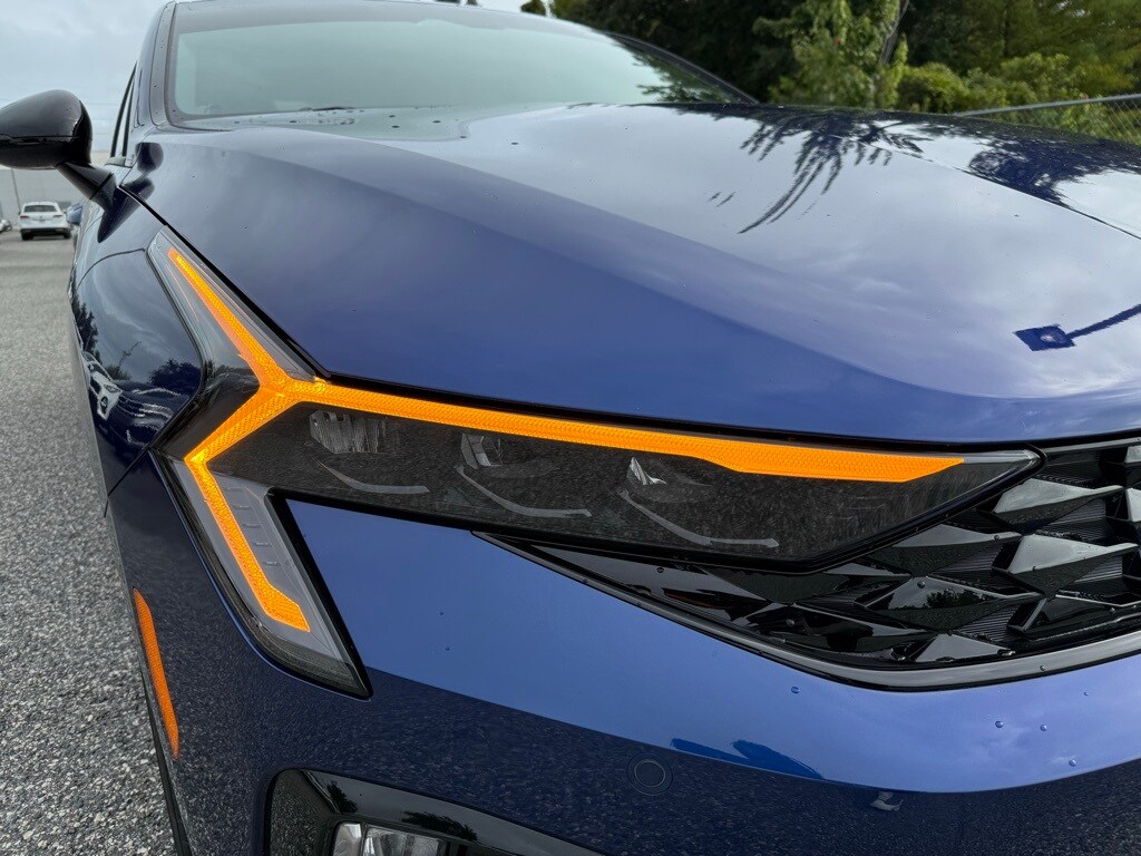 2025 Kia K5 GT-Line photo 4