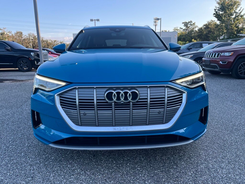 2019 Audi e-tron Premium Plus photo 2