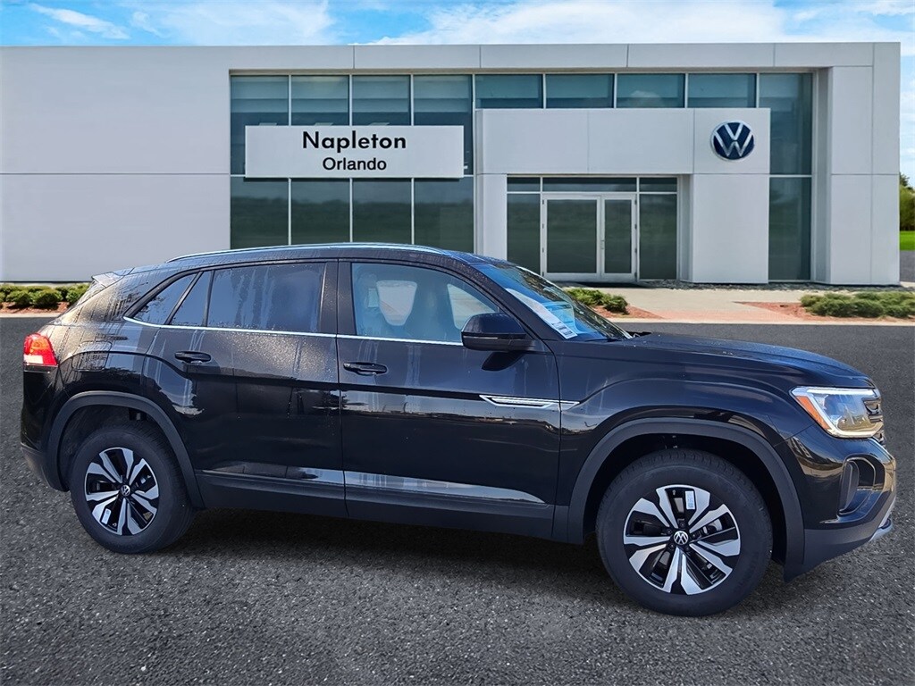 2026 Volkswagen Atlas Cross Sport SE photo 3