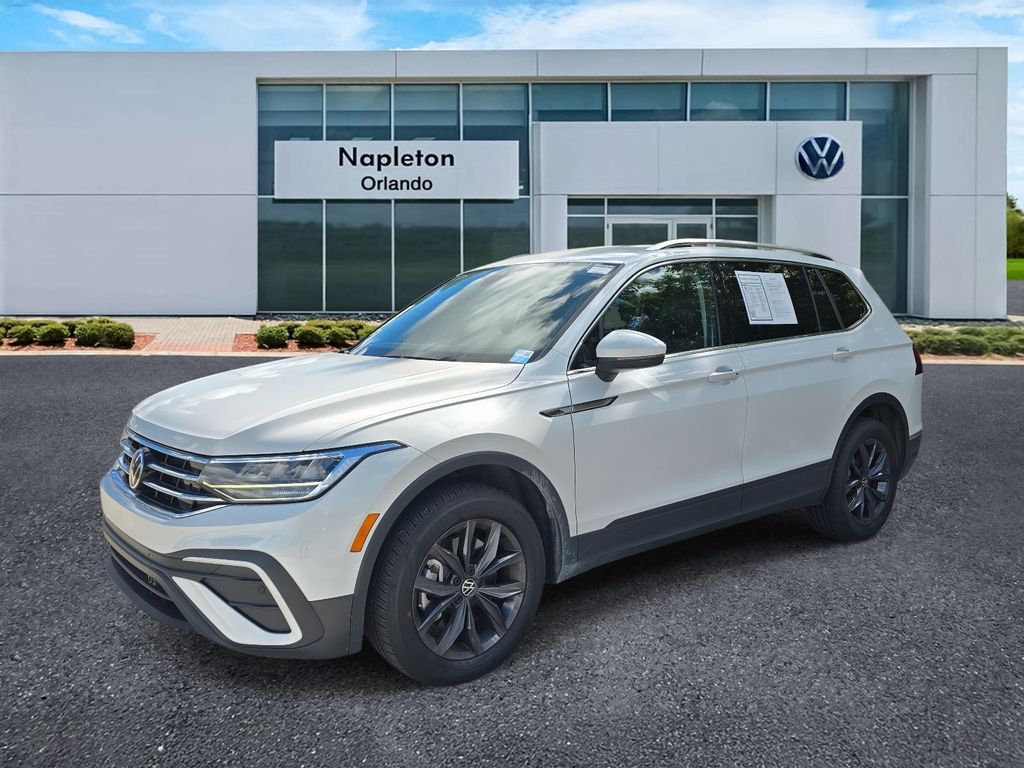 2023 Volkswagen Tiguan SE's photo
