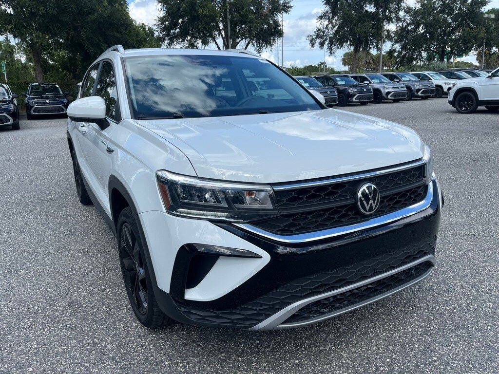 2022 Volkswagen Taos SE photo 3