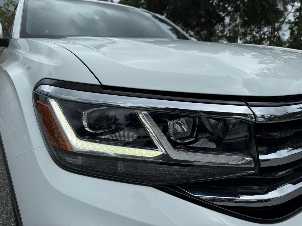 2022 Volkswagen Atlas Cross Sport SE Technology photo 3