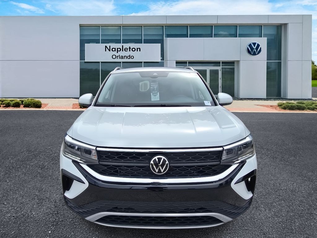 New 2024 Volkswagen Taos 1.5T SE SUV