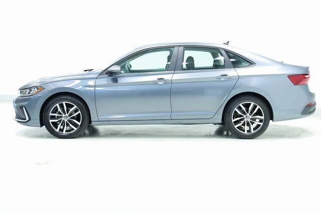 2025 Volkswagen Jetta 1.5T SE photo 4